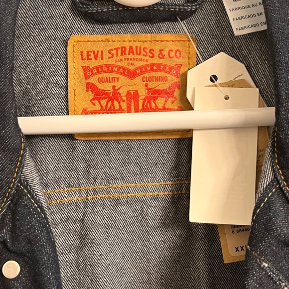Levi’s XXL denim jacket never worn. Perfect condition. - Picture 2 of 5